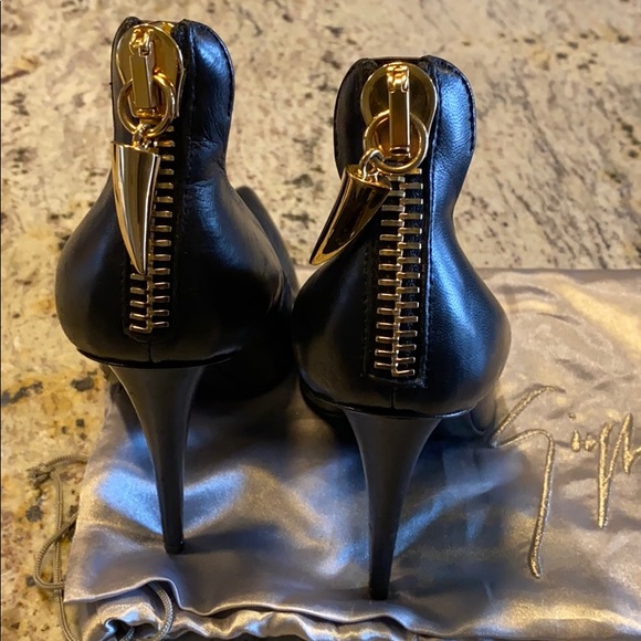 Giuseppe Zanotti Black Shark Tooth Zipper Pumps - Picture 4 of 8